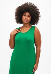 Zizzi ÄRMELLOSES  - Pletené šaty - jolly green