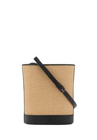 Bucket taske lavet af vævet beige materiale, med en sort læderbund og skulderrem. Har et minimalistisk design uden yderligere accenter.