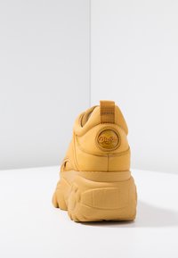 Buffalo London Sapatilhas - beige