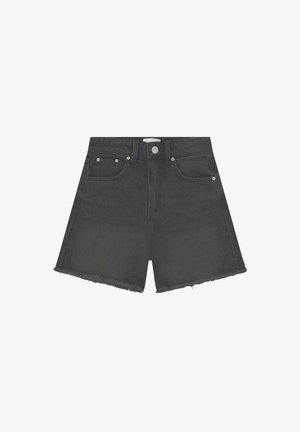 Zwarte spijkershorts met hoge taille, knoopsluiting, zakken aan de voorkant en ruwe zoomranden.