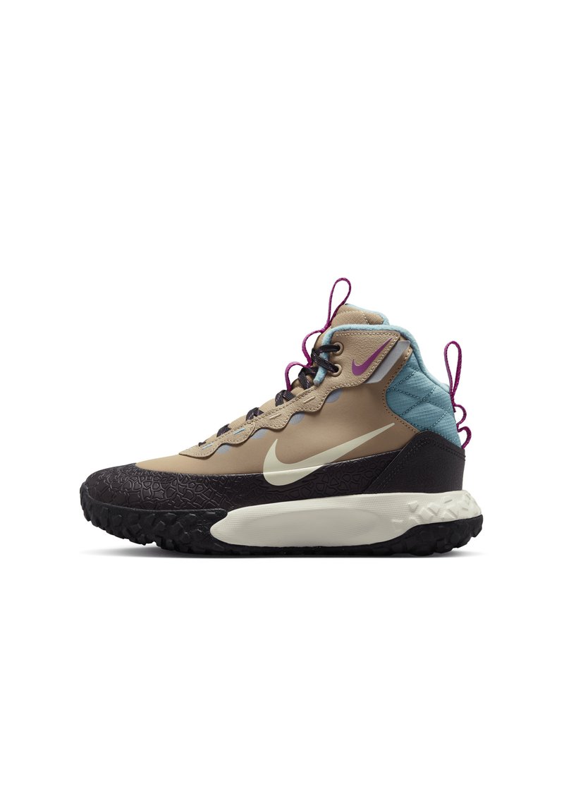 Augstās čības ar bēša augšdaļu, purpura akcentiem un strukturētu melnu zoli. Iekļauj polsterētu apkakli un izteiksmīgu Nike swoosh.