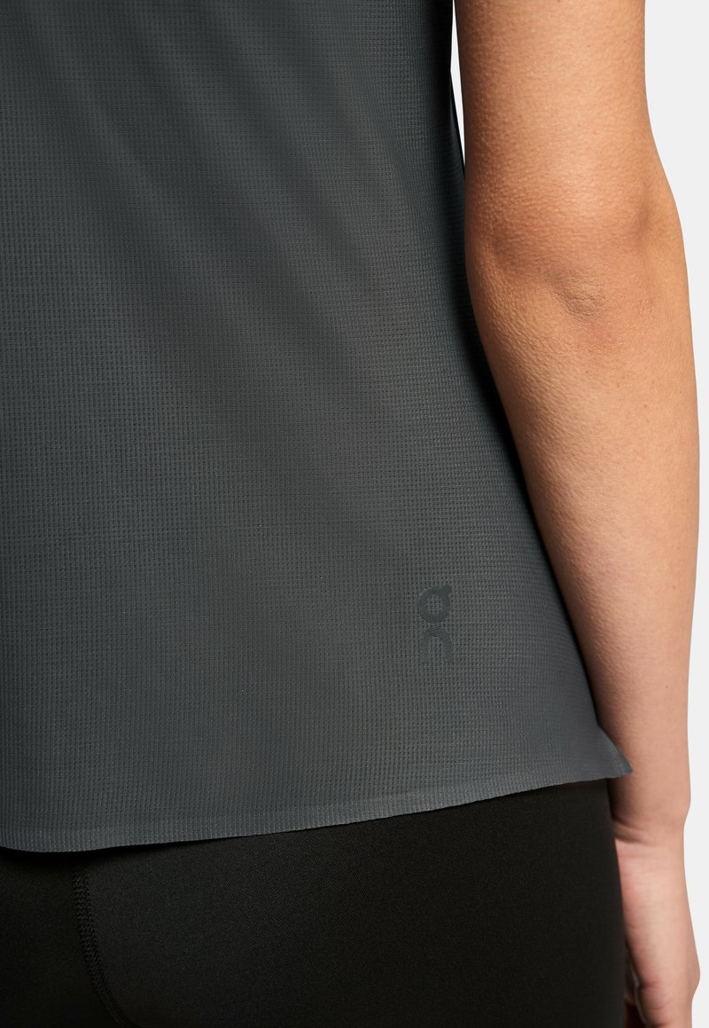 On PERFORMANCE TANK - Top - black eclipse