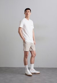 MOSCHINO TAPE - Lihtne T-särk - white