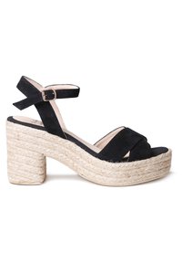 Sandali piattaforma neri in suede con una base di juta intrecciata in stile espadrilles, dotati di una cinghia alla caviglia con una fibbia metallica.