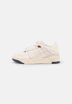 Trainers - white