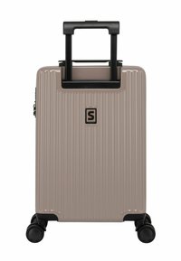 Harde koffer met verticale ribbels, licht beige kleur, uitschuifbare zwarte handgreep en vier zwarte wielen voor gemakkelijke mobiliteit.