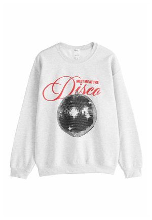 Svetlosivá mikina s červeným textom "Meet me at the Disco" nad veľkou čiernobielou grafikou diskotékovej gule v strede.