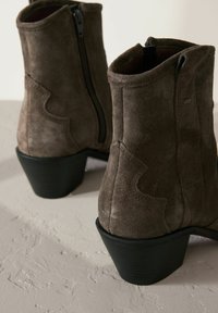 Next Botines camperos - chocolate brown suede