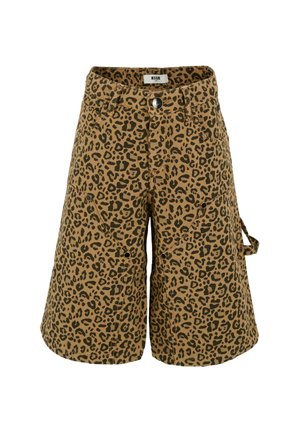 Shorts a stampa leopardata fino al ginocchio con tasche anteriori, chiusura con bottone, passanti per cintura e un piccolo dettaglio di cinturino laterale.