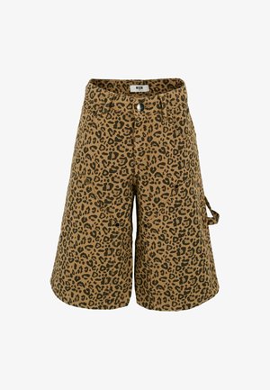 Luipaardprint knielange shorts met voorkruiken, knoopsluiting, ceintuurlussen en een klein zijbanddetail.