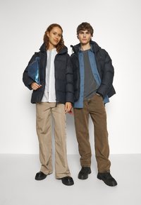 Rains ALTA PUFFER JACKET UNISEX - Zimná bunda - navy