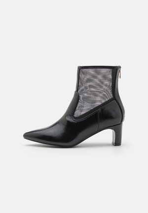 Stiefelette - black