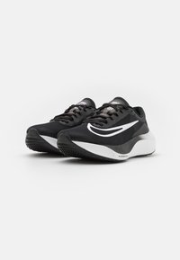 Nike Performance ZOOM FLY 5 - Zapatillas running asfalto - black/white