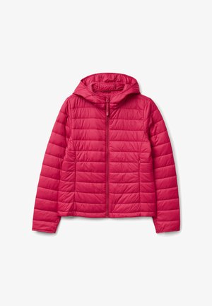 Chaqueta ligera acolchada roja con capucha, cierre frontal completo y bolsillos laterales, diseñada para climas fríos.