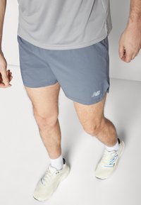 New Balance SHORT  - Sportiniai šortai - graphite