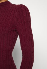 Hollister Co. CABLE DRESS - Vestido de malha - burgundy