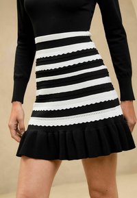 Lipsy REGULAR FIT - Pulóverruha - black white