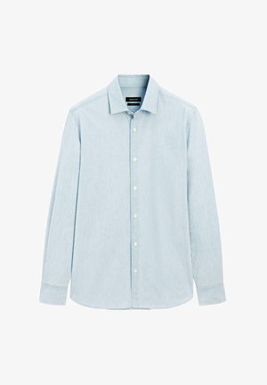 Himmelblaues Langarmhemd mit Knopfleiste und klassischem Kragen sowie weißen Knöpfen, flach auf einem weißen Hintergrund präsentiert.