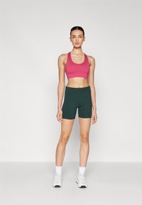 ONLY Play ONPNOON LIFE SHORTS  - Leggings - scarab