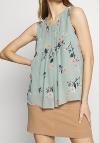 Vero Moda Blus - green