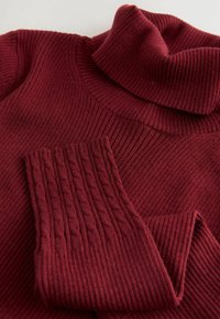 Non sélectionné, dark burgundy red