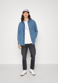 Levi's® SILVERTAB OVERSIZE - Button down-skjorte - indigo stonewash