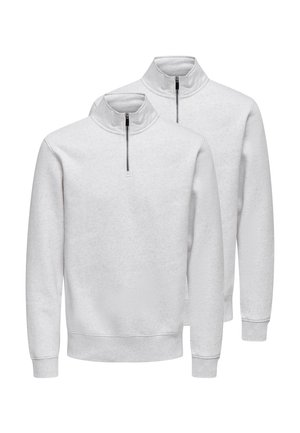 Deux sweat-shirts gris clair unis à fermeture éclair quart, avec cols hauts, poignets et ourlets côtelés, présentés sur un fond blanc.