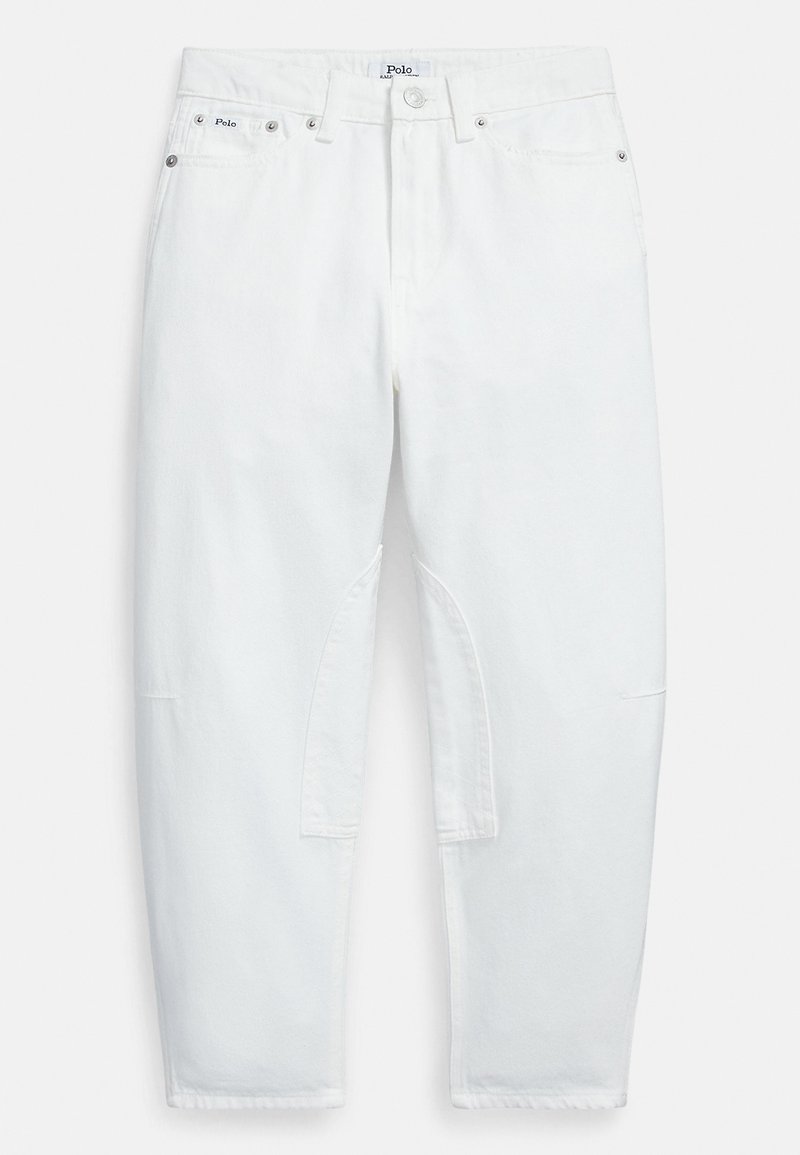 Λευκό τζιν παντελόνι με άνετη εφαρμογή, σχέδιο με πέντε τσέπες και επιθέματα στα γόνατα. Το ύφασμα είναι λείο με λεπτές ραφές.