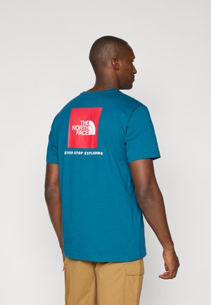 BOX - T-shirt con stampa - mineral ink/red