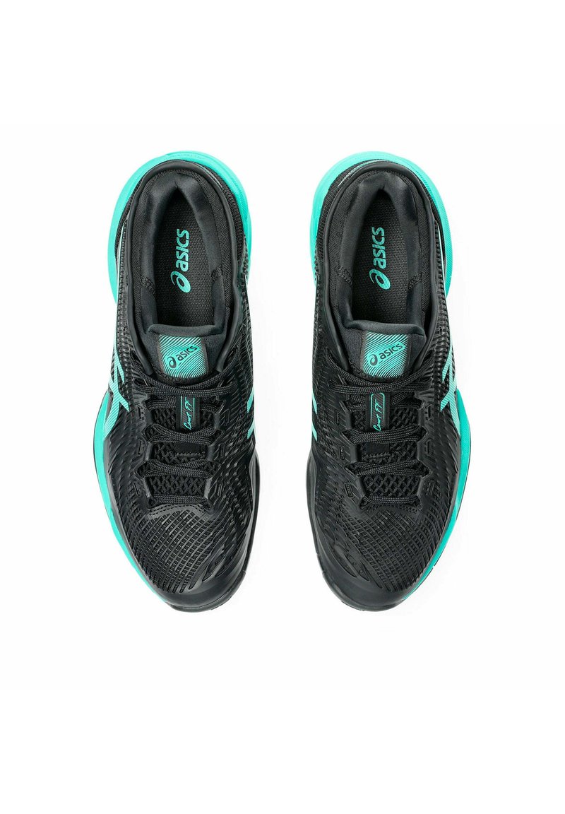 Paire de chaussures de sport Asics noires et bleu sarcelle vues de dessus, montrant les lacets, la texture en mesh et le logo sur la languette et la semelle intérieure.