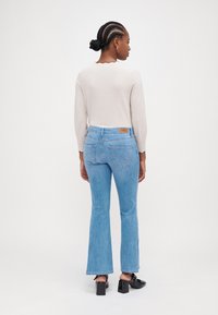 ONLY Petite ONLANN MID - Τζιν καμπάνα - light blue denim