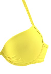 Gul bikiniöverdel med vadderade kupor, slät yta, justerbara band och böjda kanter. Inga synliga mönster eller hårdvarudetaljer.