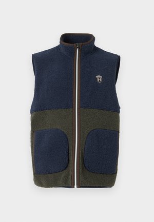 Marineblaues und olivgrünes Fleece-Weste mit Frontreißverschluss, zwei Vorderaschen, hohem Kragen und kleinem gesticktem Logo auf der Brust.