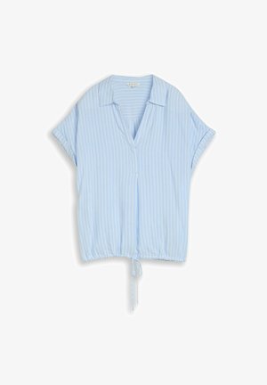 Blouse bleu clair à manches courtes avec des rayures verticales blanches, col, col en V et ourlet à cordon de serrage.