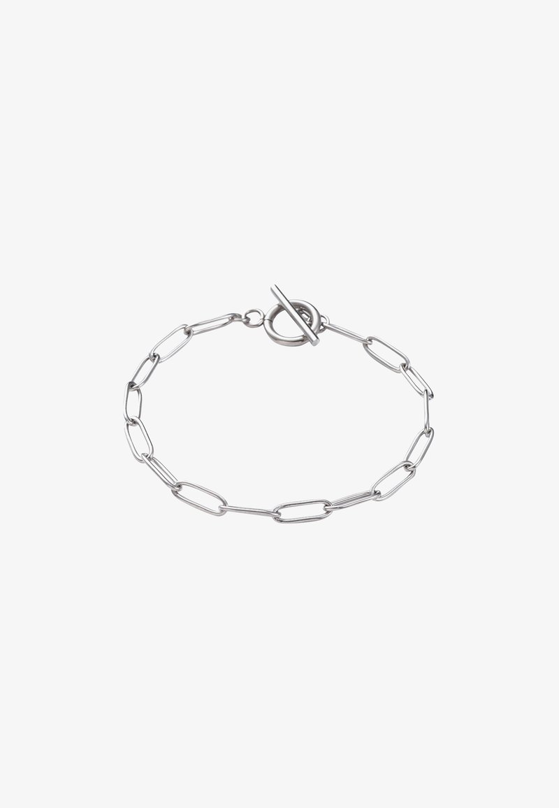 Bracelet chaîne en argent avec des maillons ovales allongés et un fermoir toggle rond sur fond blanc.