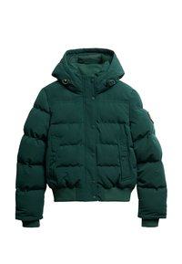 Zielona kurtka puchowa z kapturem, z zapięciem na guziki z przodu, elastycznymi mankietami i dwoma przednimi kieszeniami, prezentowana na białym tle.