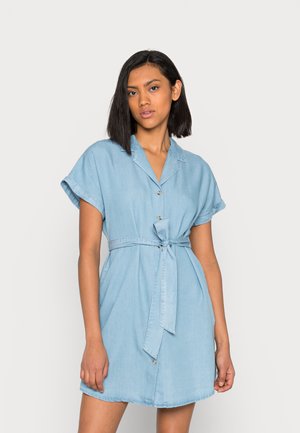 VMTARA SHORT - Vestido camisero - light blue denim