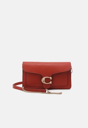 COACH TABBY CHAIN CLUTCH - Pochette - sport red
