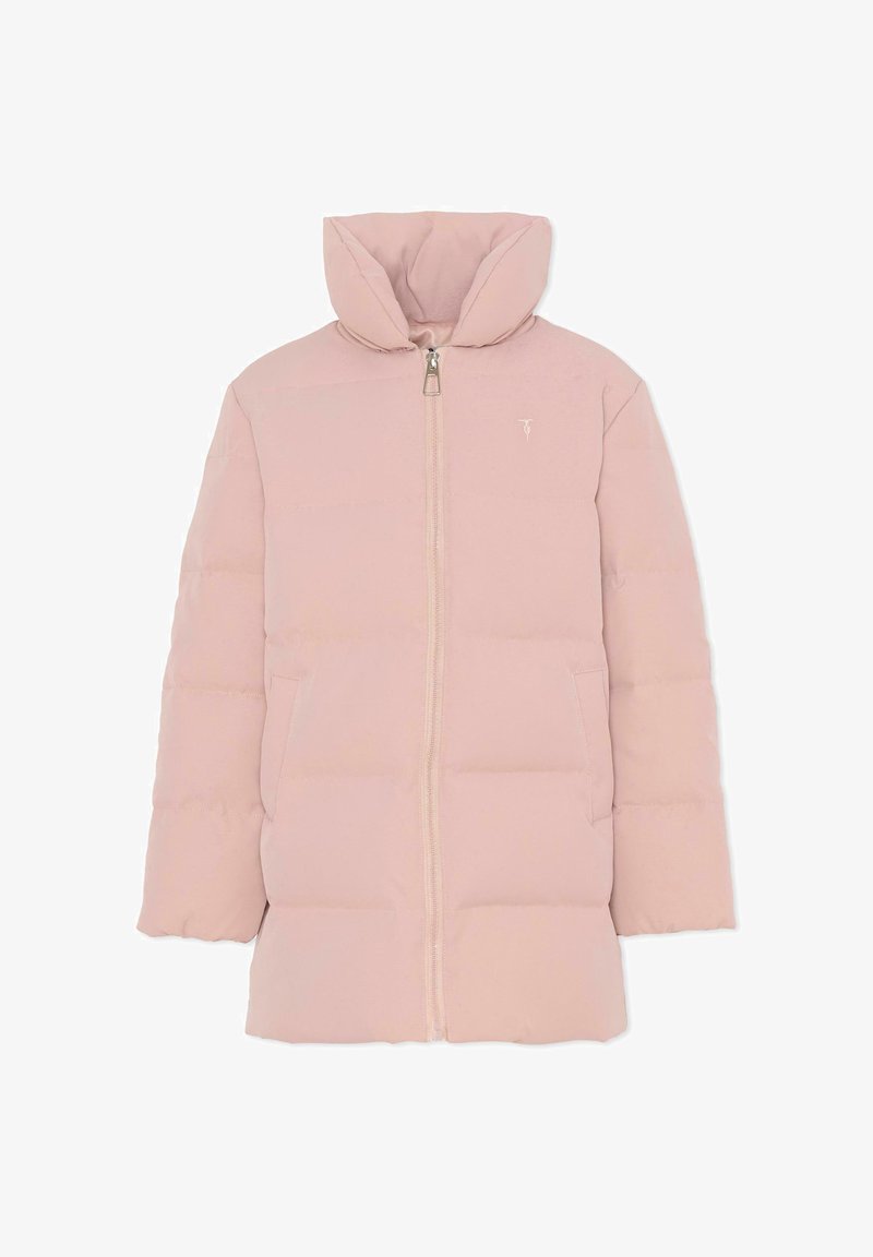 Roze gewatteerde jas met een hoge kraag, volledige ritssluiting en zijzakken. De stof lijkt glad met een horizontaal gestikt patroon.