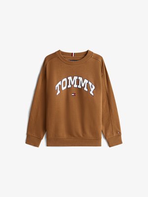 Pulover maro cu imprimeu "TOMMY" în alb, gât rotund, manșete ribbate și un mic logo accent pe partea de jos. Textură moale.