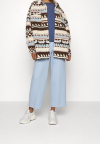 Object Sweter