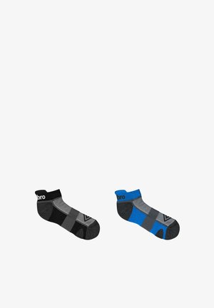 Chaussettes de sport noires et bleues, avec des accents gris. Fabriquées à partir de matériaux respirants avec un design à chevilles courtes et un talon et une pointe renforcés.