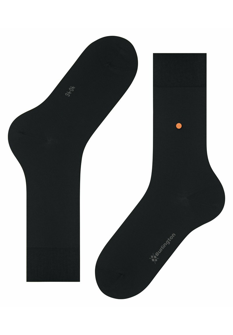 Sort sokkessæt med en glat tekstur, en ribbet kant og en orange accentprik; forstærket tå og hæl for holdbarhed.