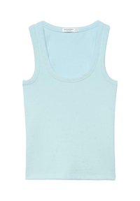 Débardeur côtelé bleu clair sans manches avec encolure dégagée, taille médium, posé à plat sur un fond blanc.