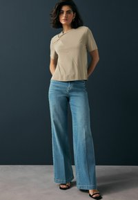 Next REGULAR FIT - TWIST DETAIL PREMIUM  - Paprasti marškinėliai - neutral