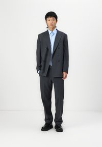 Selected Homme SLHRELAXED LIAM PINSTRIPED FLEX - Broek - dark grey