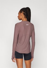 HOKA AIROLITE RUN LONG SLEEVE - Top dugih rukava - smokey quartz