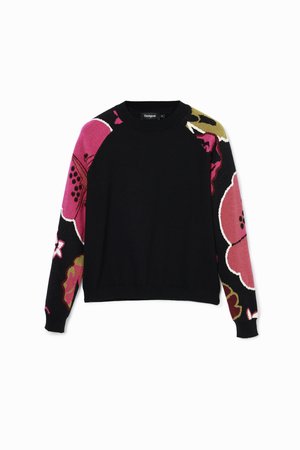Črni pulover z barvitimi cvetličnimi vzorci v roza, beli in zeleni barvi na rokavih. Ima rebrast ovratnik in manšete. Klasičen kroj.