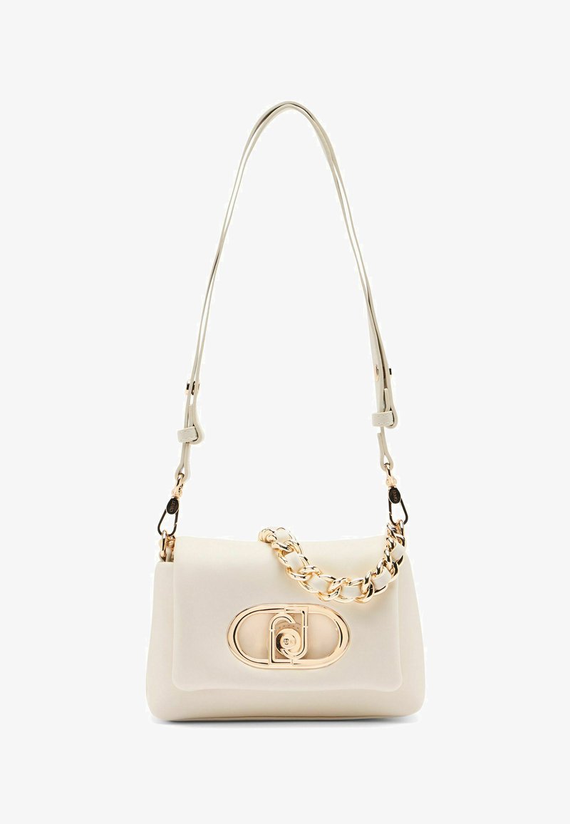 Cremefarbenes Lederhandtasche mit einer goldfarbenen Kettenriemen und einem dekorativen Rahmenverschluss. Sie hat eine glatte Textur und eine strukturierte Form.
