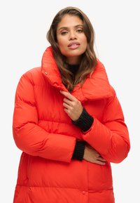 Superdry & Co Abrigo de invierno - volcanic lava orange
